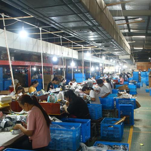 查看工厂全部商品厂长带看4工厂真实性保障12年主营:闹钟,台钟挂钟,壁